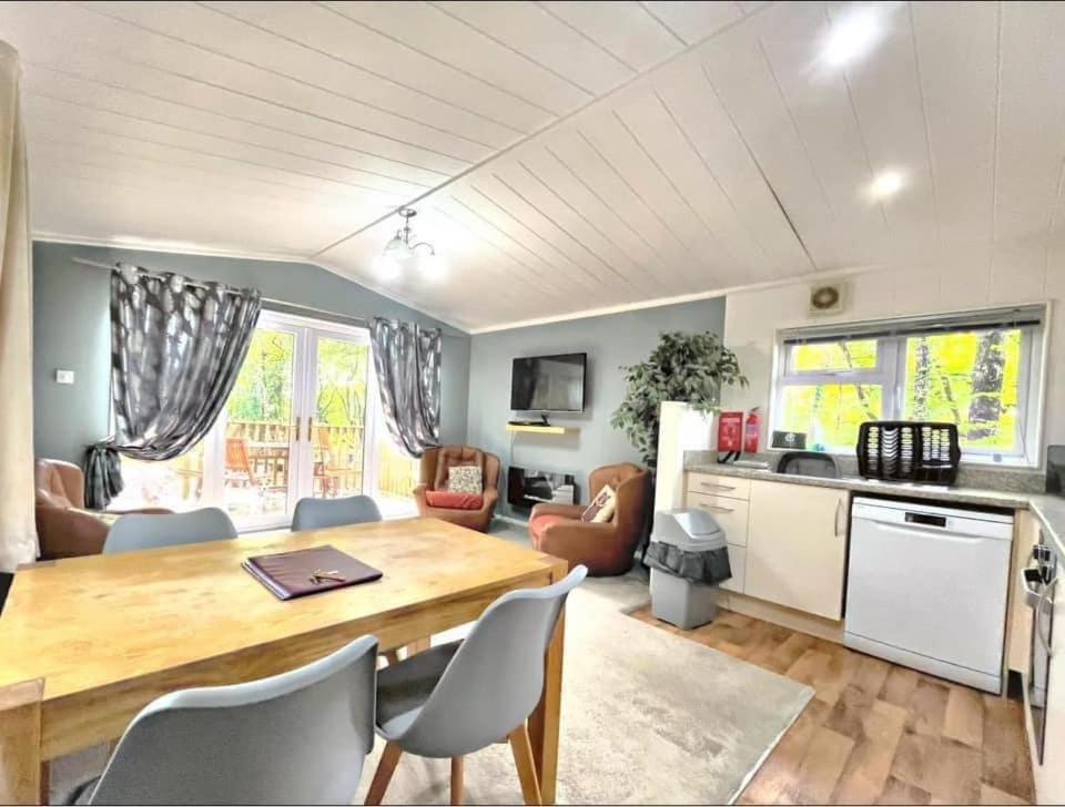 Woodland View -Hot Tub-Tenby-Carmarthen-St Clears Buitenkant foto