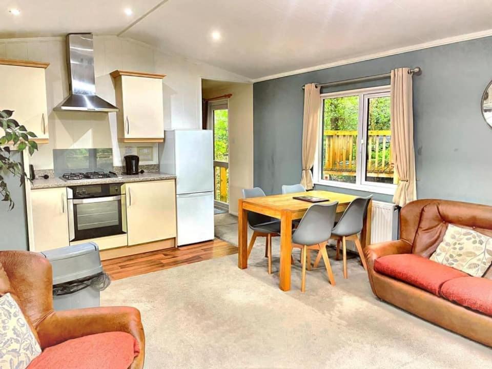 Woodland View -Hot Tub-Tenby-Carmarthen-St Clears Buitenkant foto